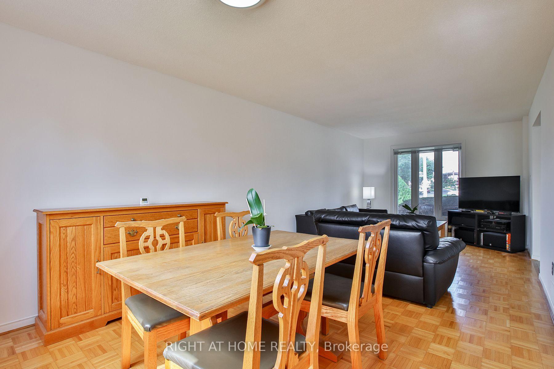 Photo 10 of 56 Cathy Jean Crescent, Etobicoke, Mount Olive-Silverstone-Jamestown — HOMEH