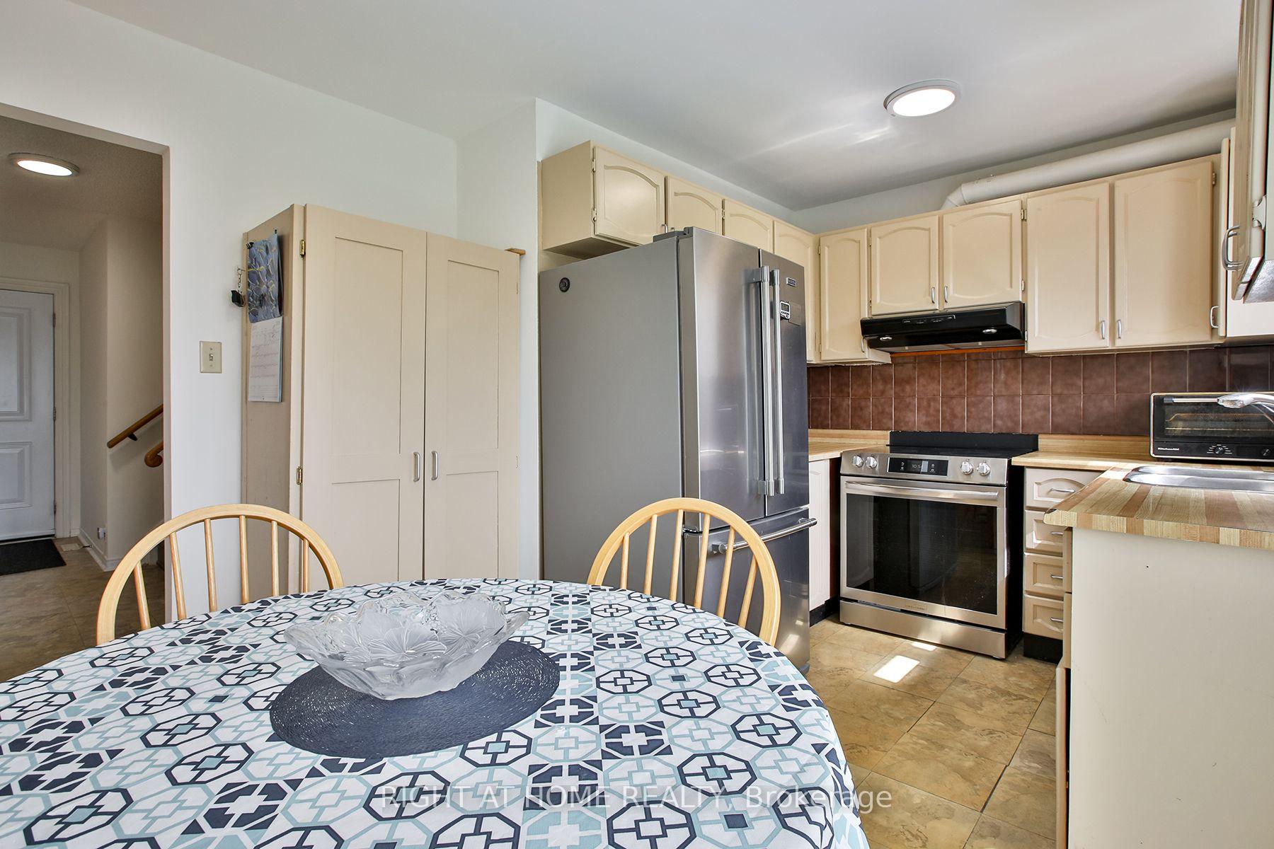 Photo 14 of 56 Cathy Jean Crescent, Etobicoke, Mount Olive-Silverstone-Jamestown — HOMEH
