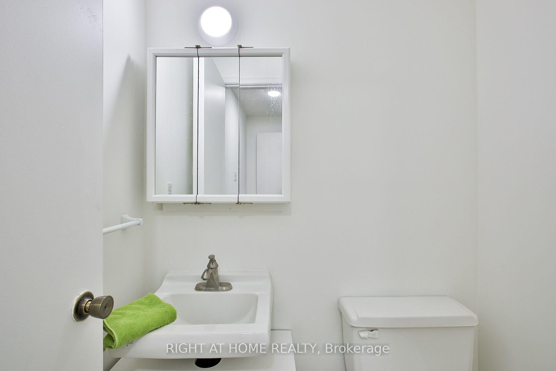 Photo 16 of 56 Cathy Jean Crescent, Etobicoke, Mount Olive-Silverstone-Jamestown — HOMEH
