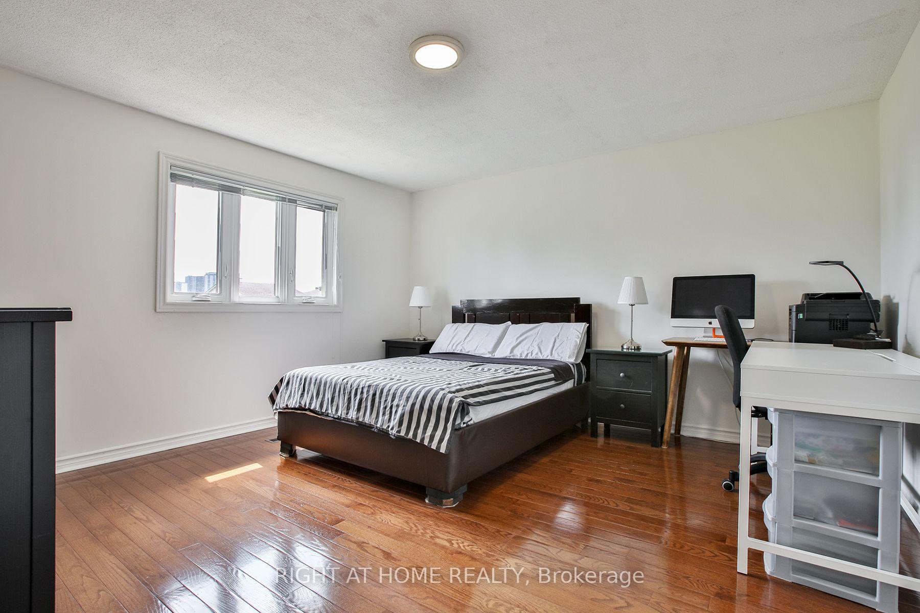 Photo 17 of 56 Cathy Jean Crescent, Etobicoke, Mount Olive-Silverstone-Jamestown — HOMEH