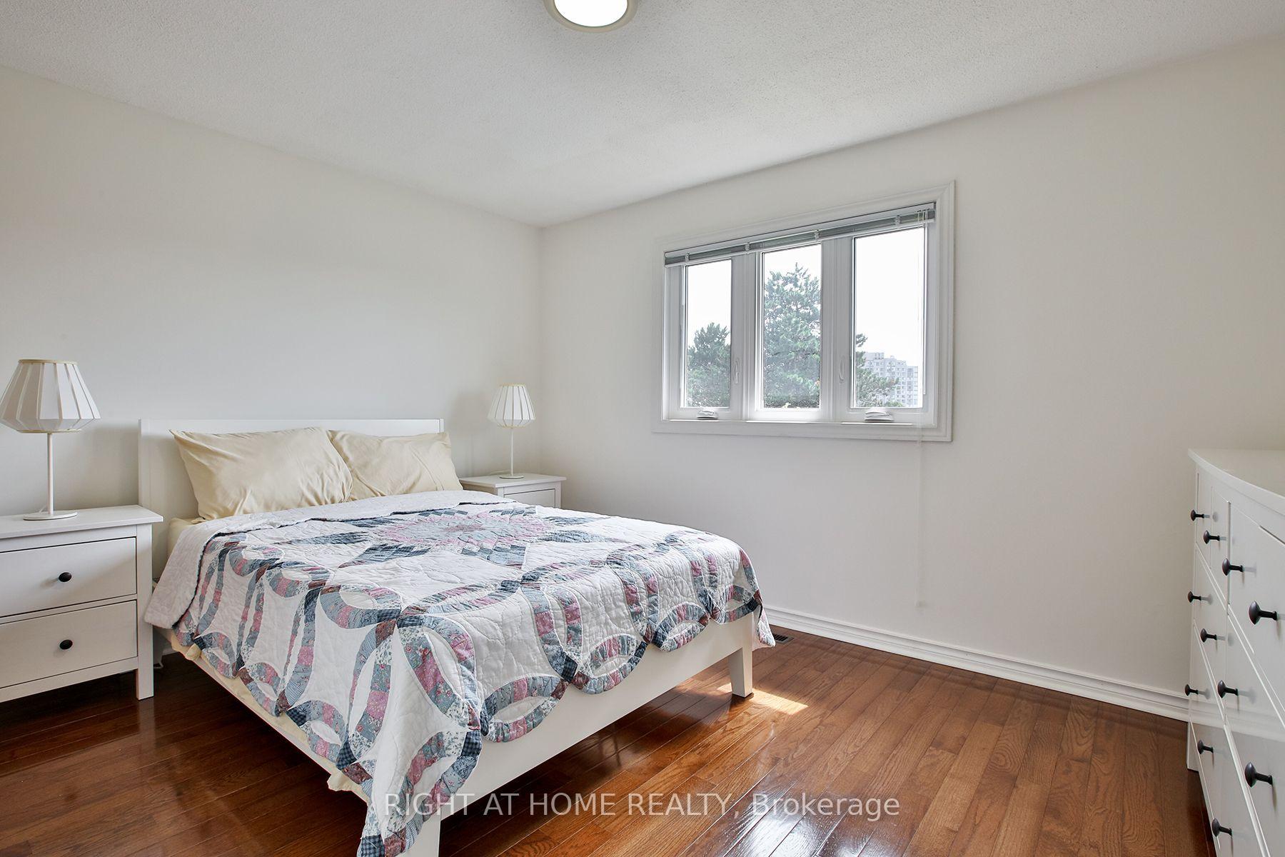 Photo 20 of 56 Cathy Jean Crescent, Etobicoke, Mount Olive-Silverstone-Jamestown — HOMEH