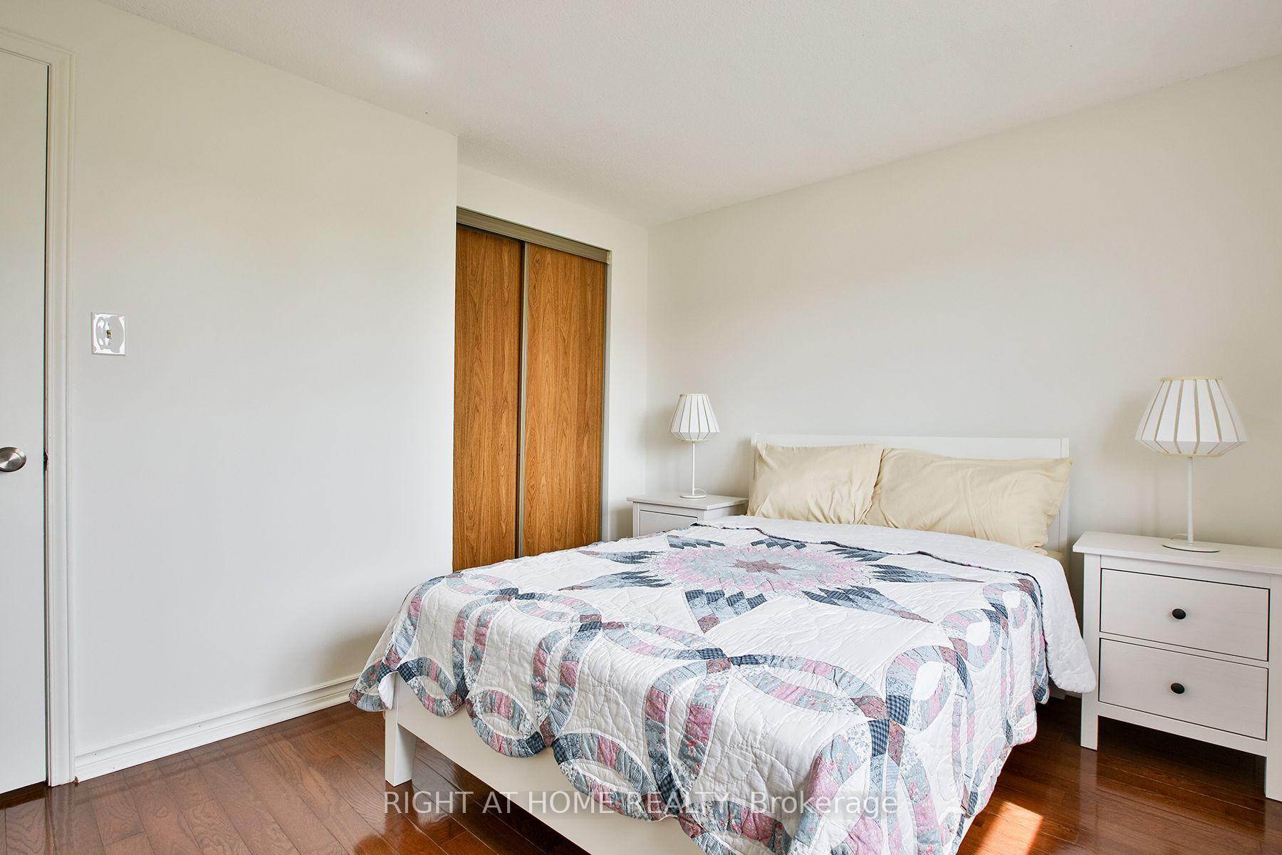 Photo 21 of 56 Cathy Jean Crescent, Etobicoke, Mount Olive-Silverstone-Jamestown — HOMEH