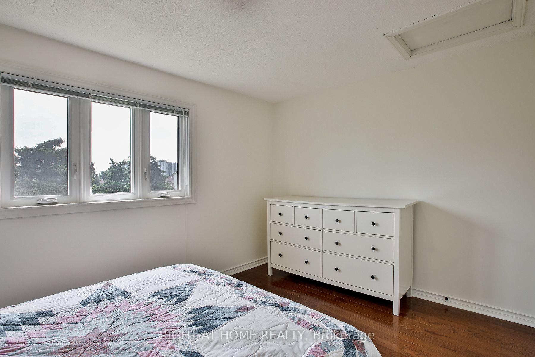 Photo 22 of 56 Cathy Jean Crescent, Etobicoke, Mount Olive-Silverstone-Jamestown — HOMEH