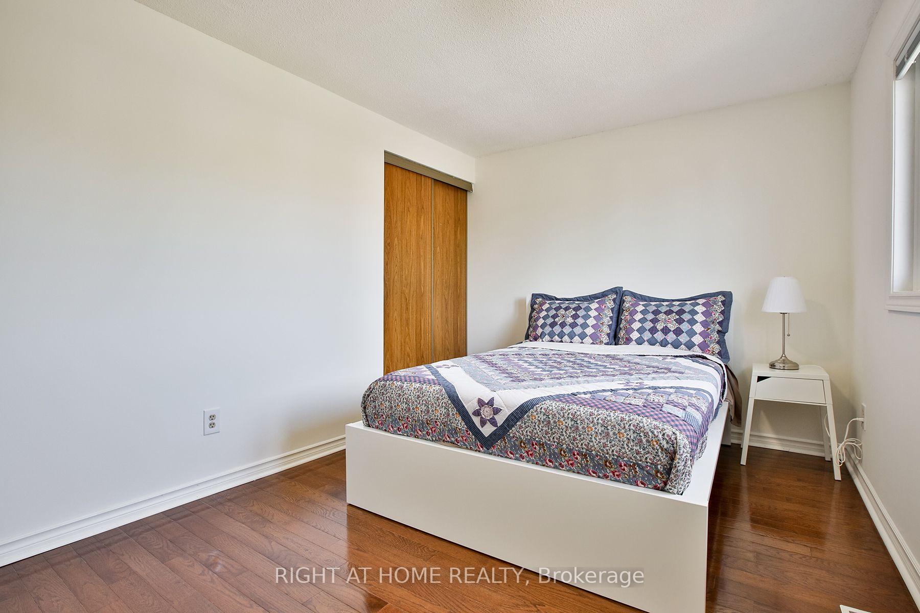 Photo 24 of 56 Cathy Jean Crescent, Etobicoke, Mount Olive-Silverstone-Jamestown — HOMEH