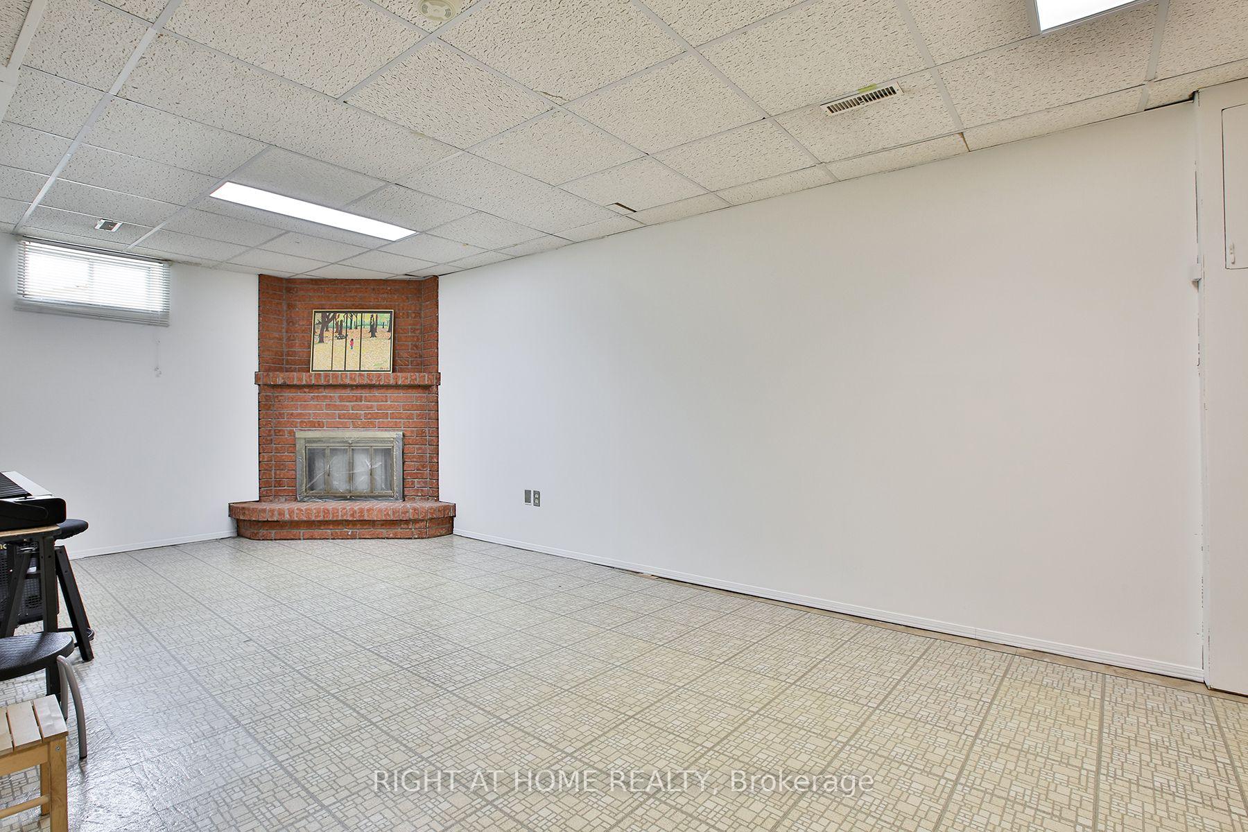Photo 28 of 56 Cathy Jean Crescent, Etobicoke, Mount Olive-Silverstone-Jamestown — HOMEH