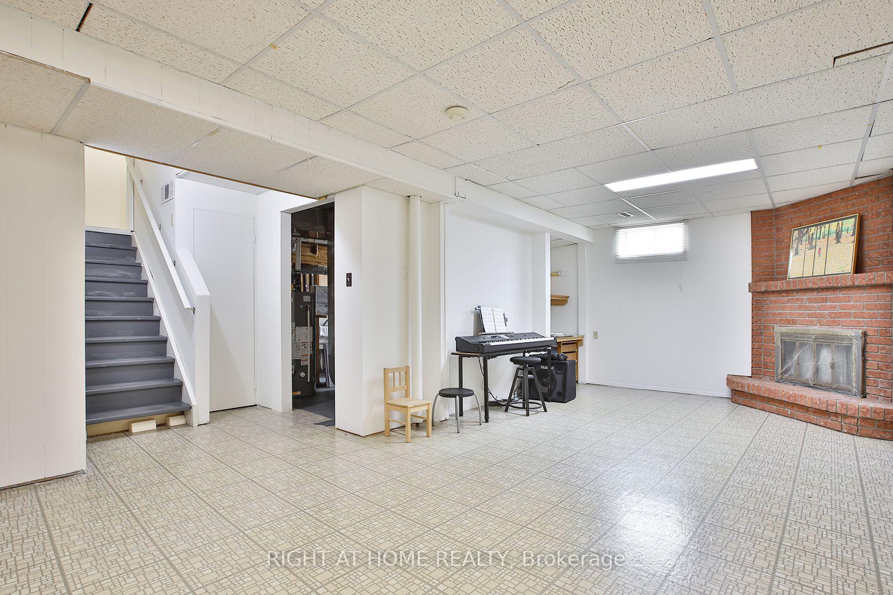 Photo 29 of 56 Cathy Jean Crescent, Etobicoke, Mount Olive-Silverstone-Jamestown — HOMEH
