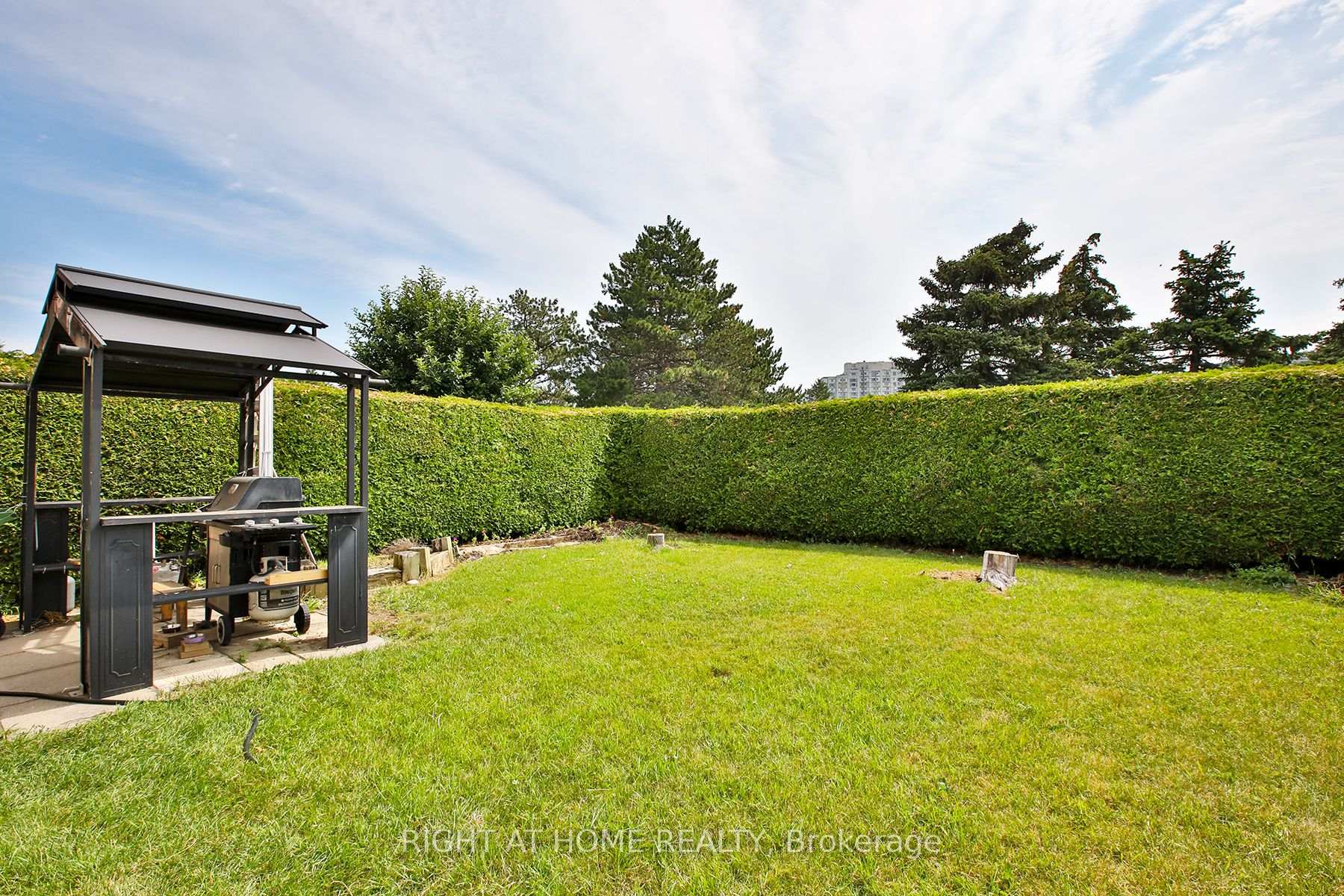 Photo 31 of 56 Cathy Jean Crescent, Etobicoke, Mount Olive-Silverstone-Jamestown — HOMEH
