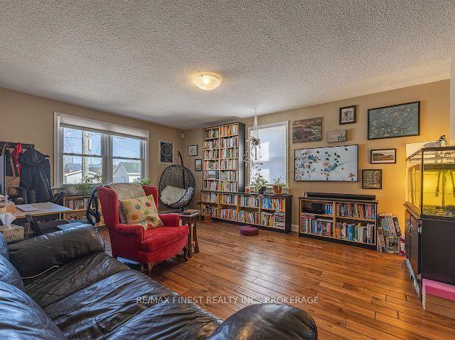 Photo 18 of 80 Thomas Street, Kingston, East of Sir John A. Blvd — HOMEH