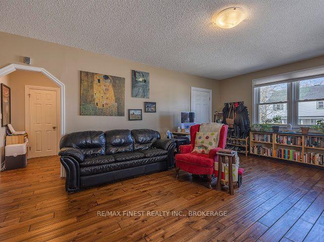 Photo 19 of 80 Thomas Street, Kingston, East of Sir John A. Blvd — HOMEH
