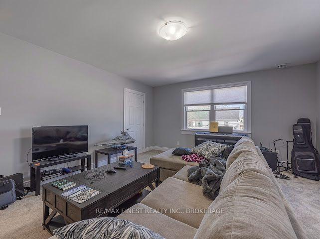Photo 33 of 80 Thomas Street, Kingston, East of Sir John A. Blvd — HOMEH