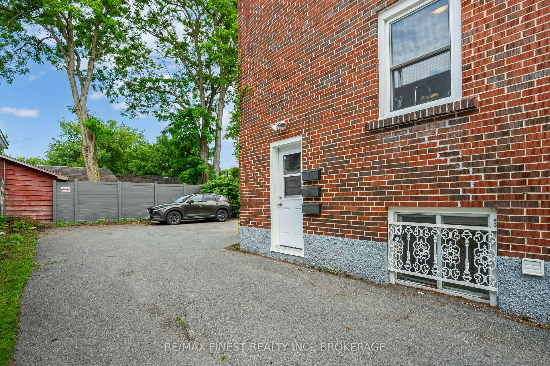 Photo 43 of 80 Thomas Street, Kingston, East of Sir John A. Blvd — HOMEH