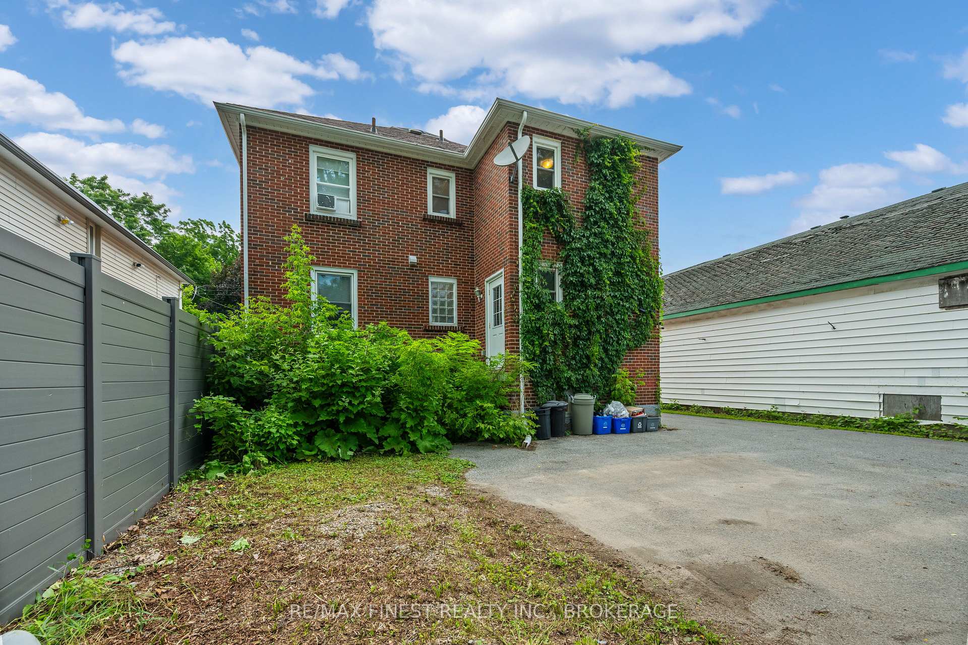 Photo 44 of 80 Thomas Street, Kingston, East of Sir John A. Blvd — HOMEH