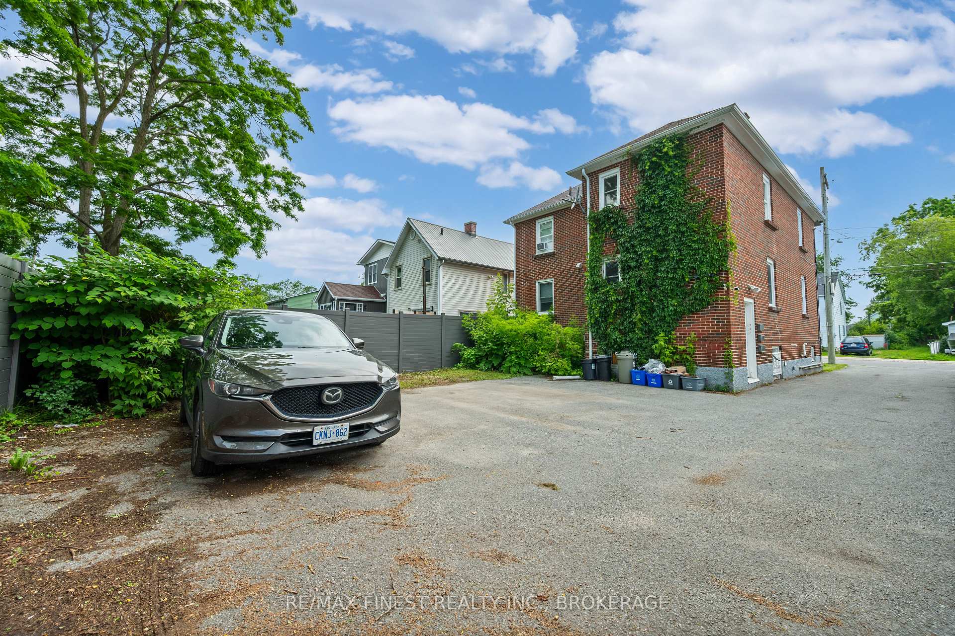 Photo 46 of 80 Thomas Street, Kingston, East of Sir John A. Blvd — HOMEH