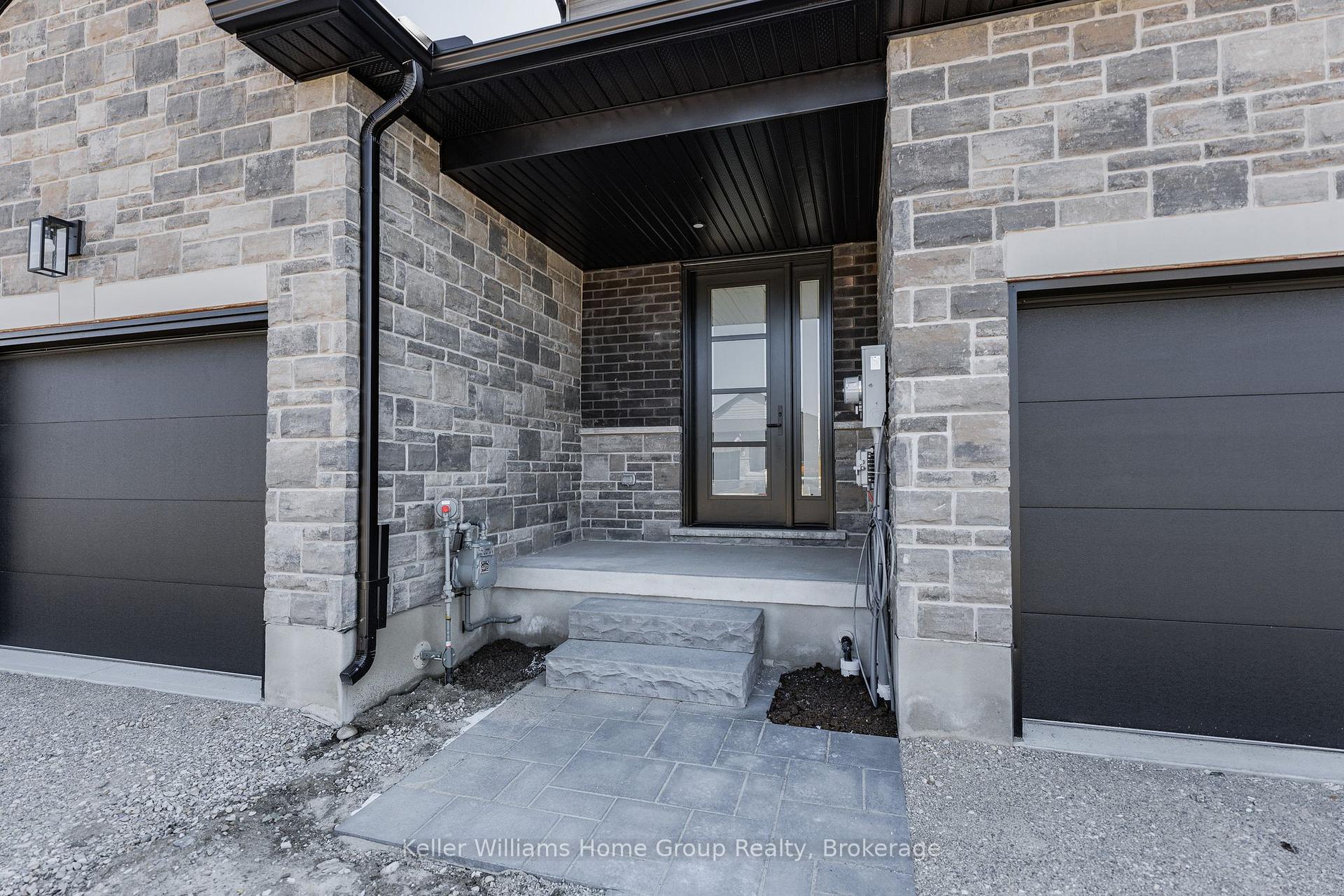 Photo 5 of 27 Halls Drive, Centre Wellington, Elora/Salem — HOMEH