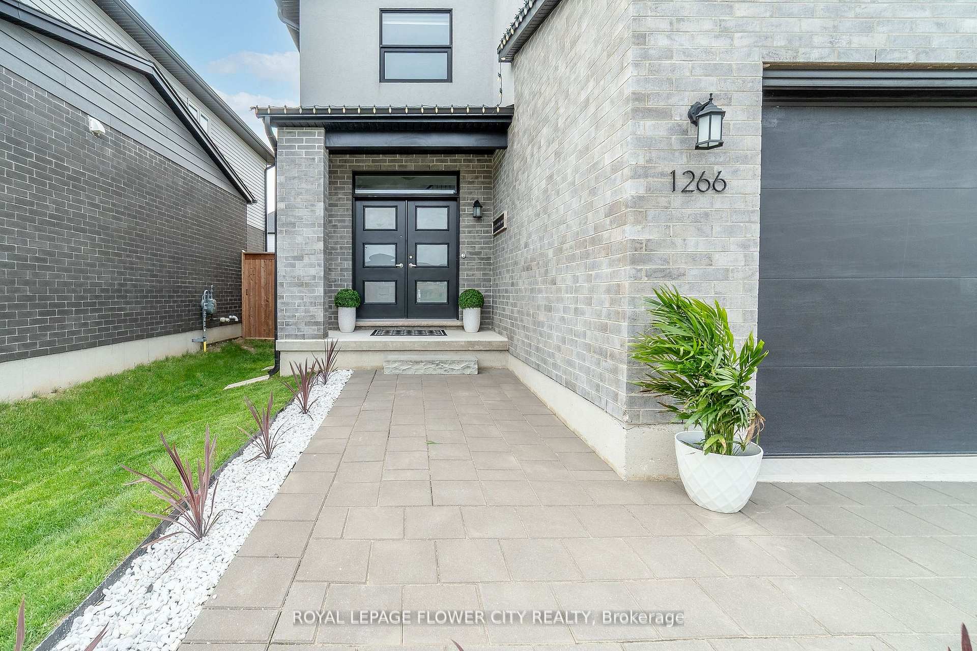 Photo 5 of 1266 Twilite Boulevard, London, North S — HOMEH