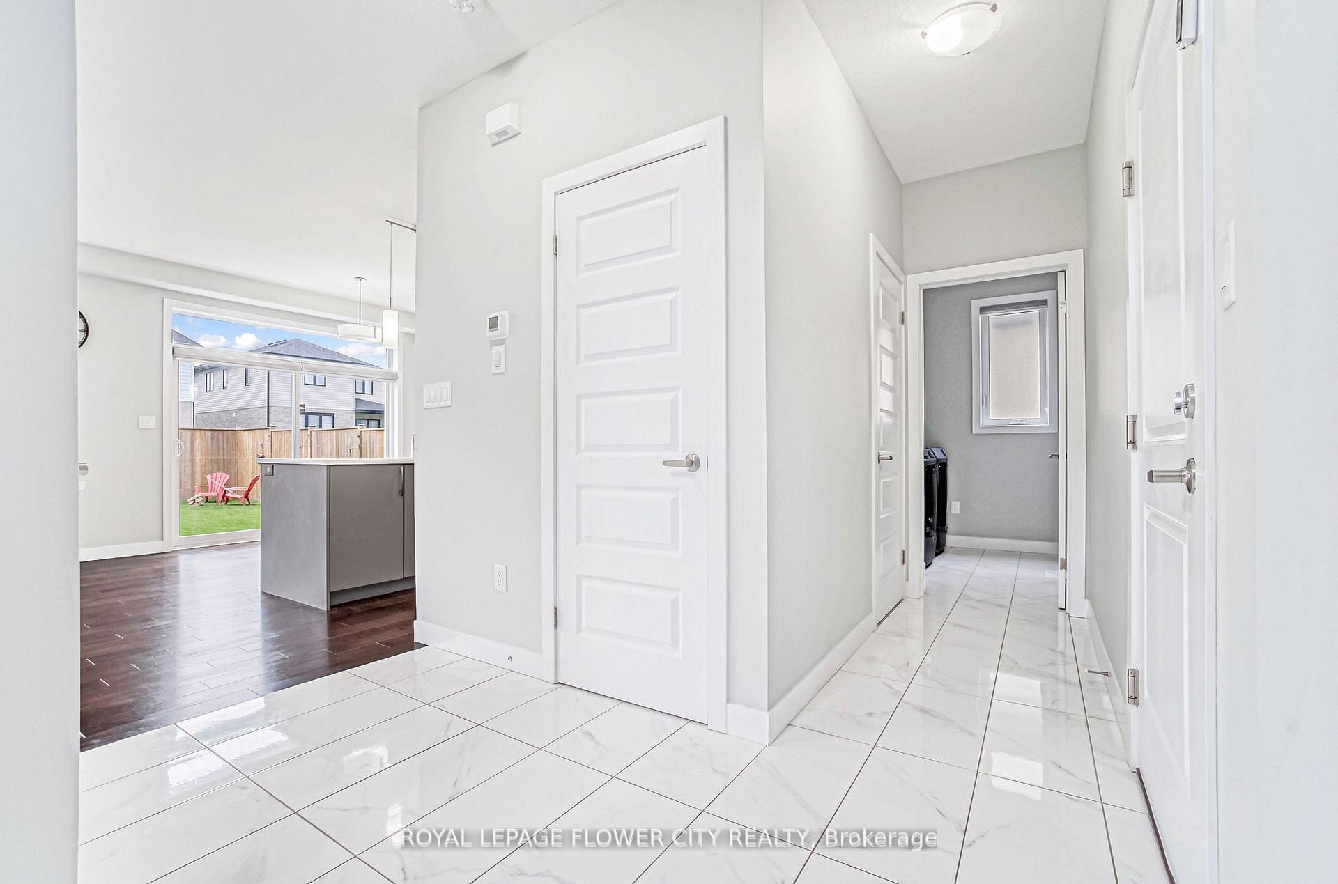 Photo 11 of 1266 Twilite Boulevard, London, North S — HOMEH
