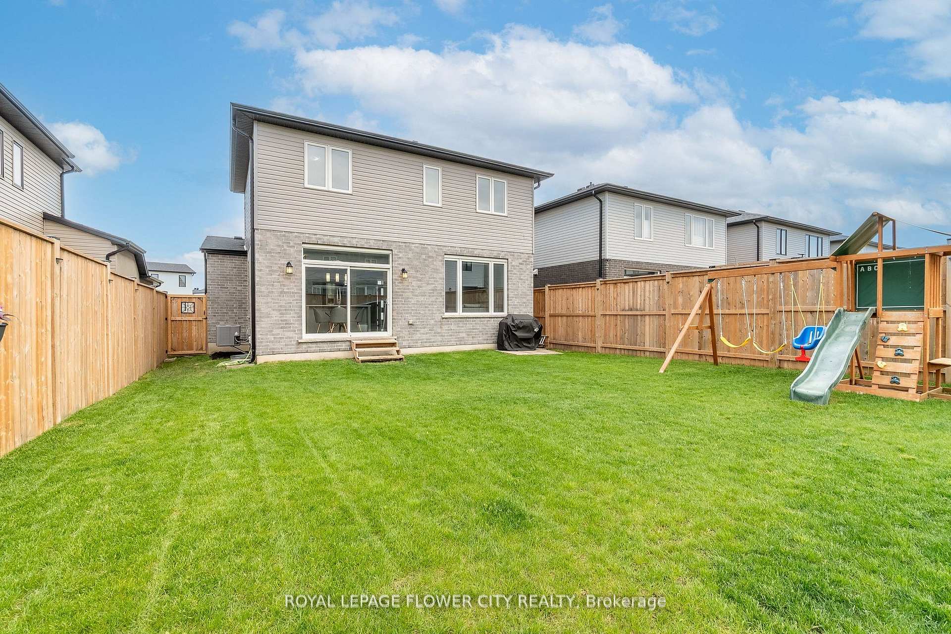 Photo 32 of 1266 Twilite Boulevard, London, North S — HOMEH