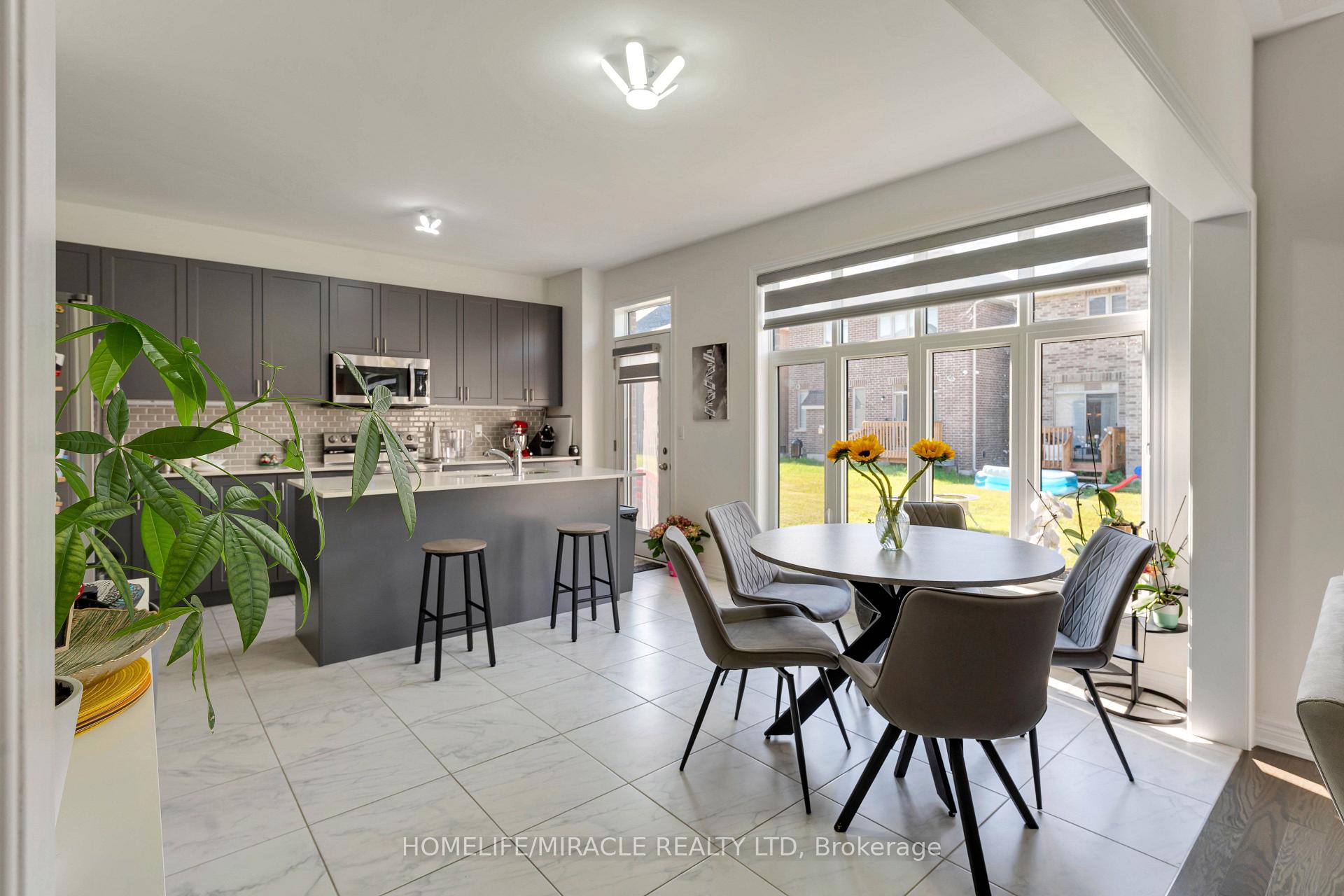 Photo 10 of 1429 Davis Loop, Innisfil, Lefroy — HOMEH
