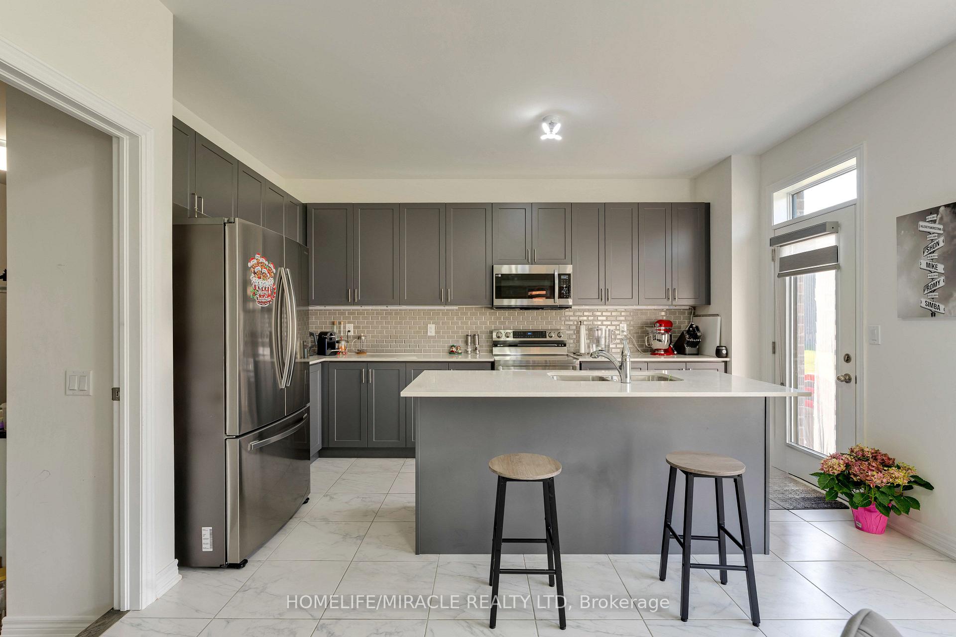 Photo 12 of 1429 Davis Loop, Innisfil, Lefroy — HOMEH