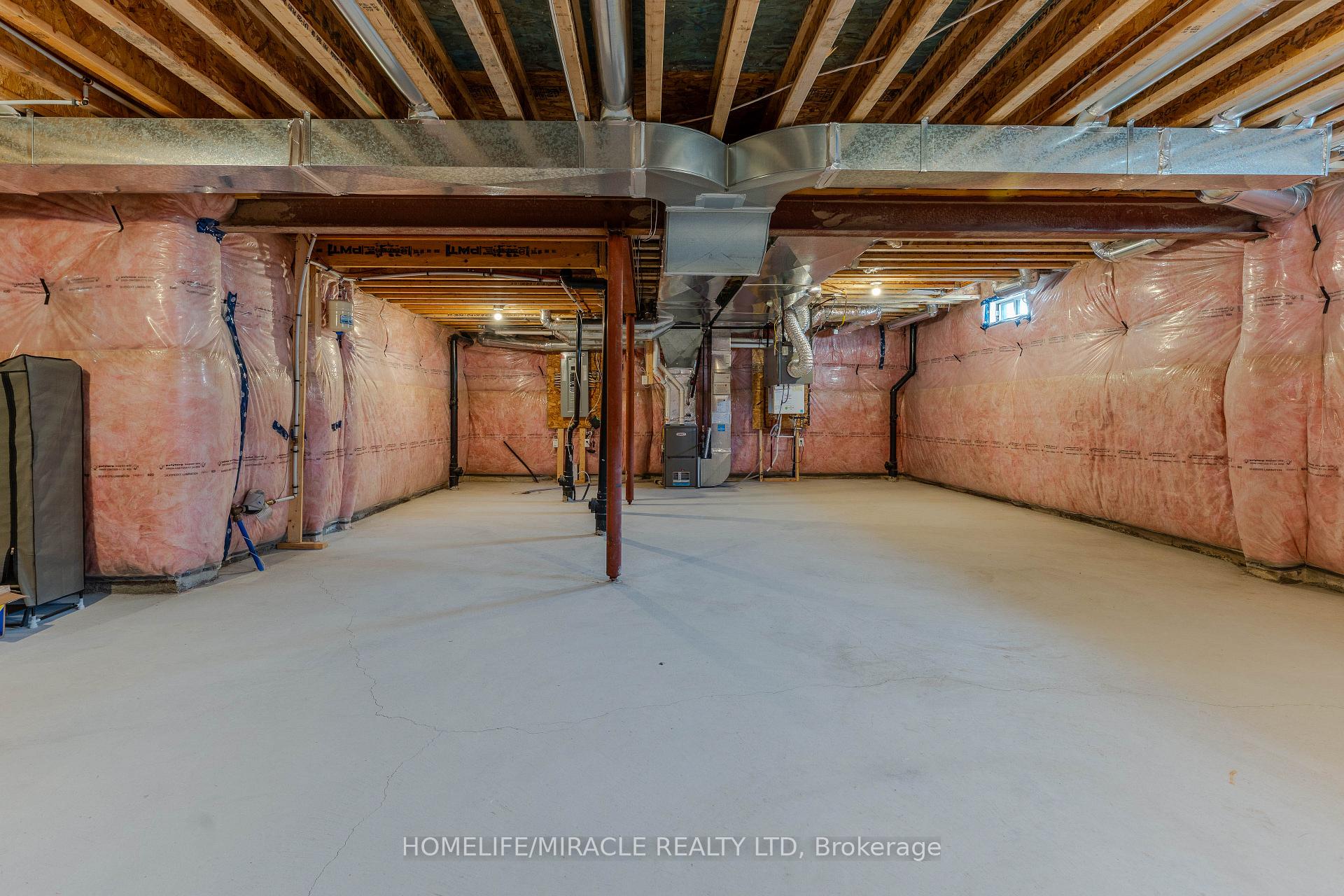 Photo 33 of 1429 Davis Loop, Innisfil, Lefroy — HOMEH