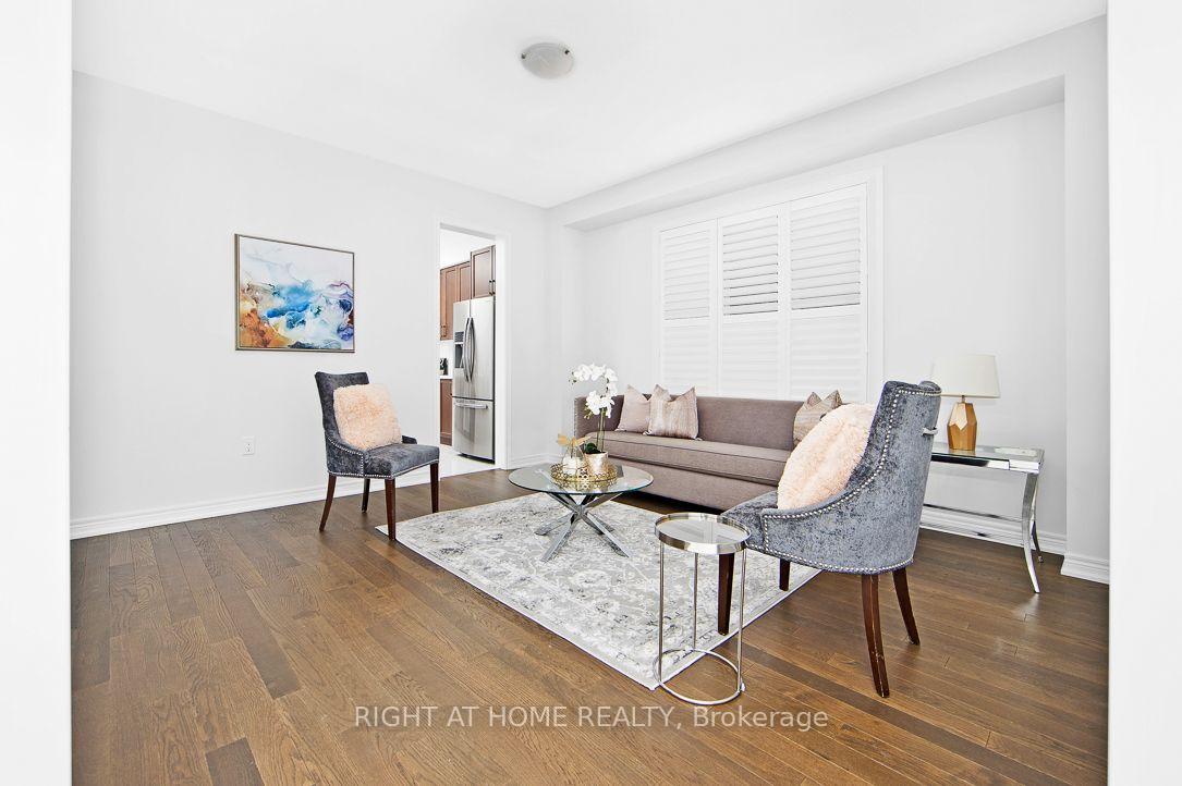 Photo 5 of 46 Frederick Taylor Way, East Gwillimbury, Mt Albert — HOMEH