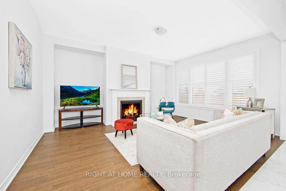 Photo 7 of 46 Frederick Taylor Way, East Gwillimbury, Mt Albert — HOMEH