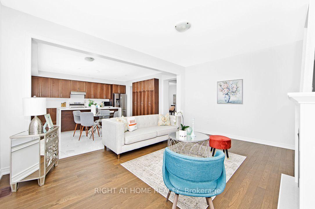 Photo 10 of 46 Frederick Taylor Way, East Gwillimbury, Mt Albert — HOMEH
