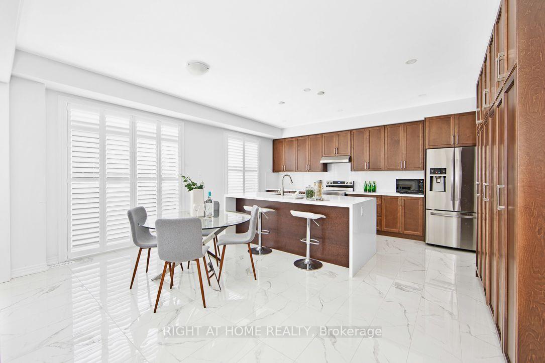 Photo 12 of 46 Frederick Taylor Way, East Gwillimbury, Mt Albert — HOMEH