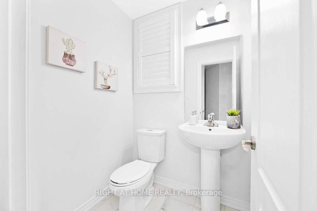 Photo 14 of 46 Frederick Taylor Way, East Gwillimbury, Mt Albert — HOMEH
