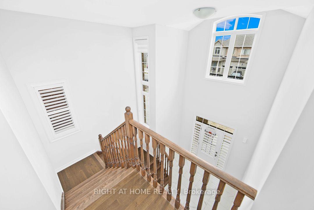 Photo 15 of 46 Frederick Taylor Way, East Gwillimbury, Mt Albert — HOMEH