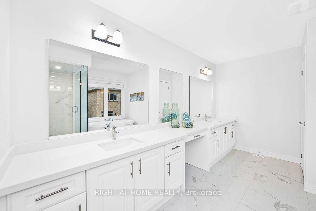 Photo 18 of 46 Frederick Taylor Way, East Gwillimbury, Mt Albert — HOMEH