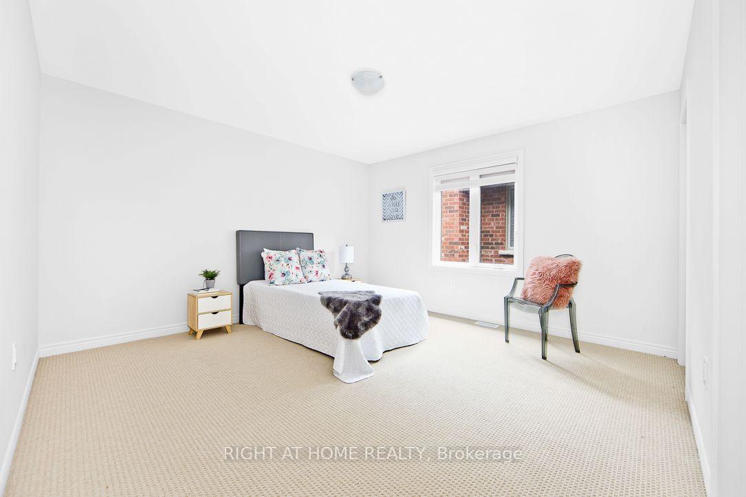 Photo 19 of 46 Frederick Taylor Way, East Gwillimbury, Mt Albert — HOMEH