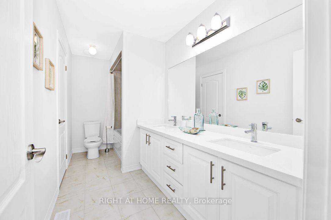 Photo 22 of 46 Frederick Taylor Way, East Gwillimbury, Mt Albert — HOMEH