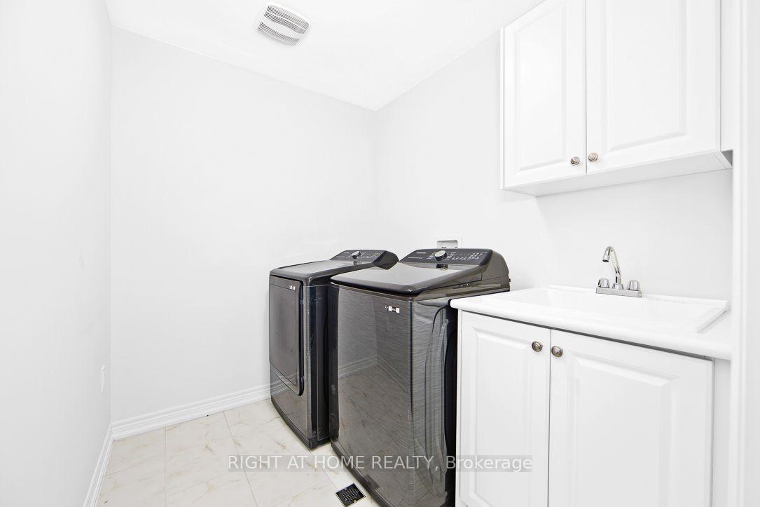 Photo 24 of 46 Frederick Taylor Way, East Gwillimbury, Mt Albert — HOMEH