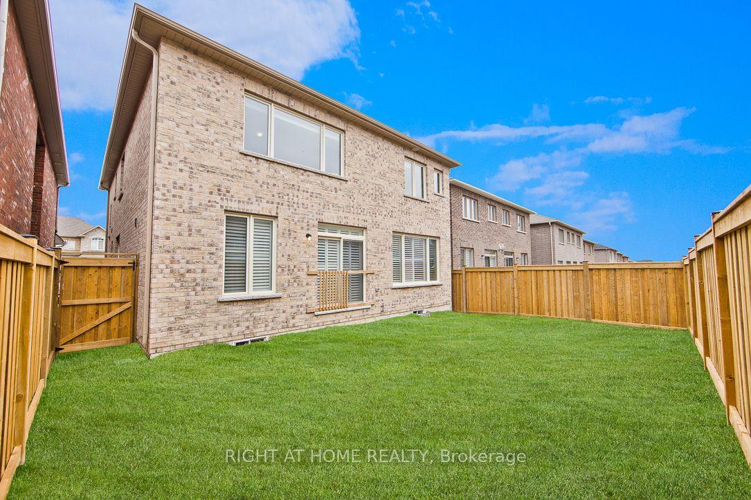 Photo 25 of 46 Frederick Taylor Way, East Gwillimbury, Mt Albert — HOMEH