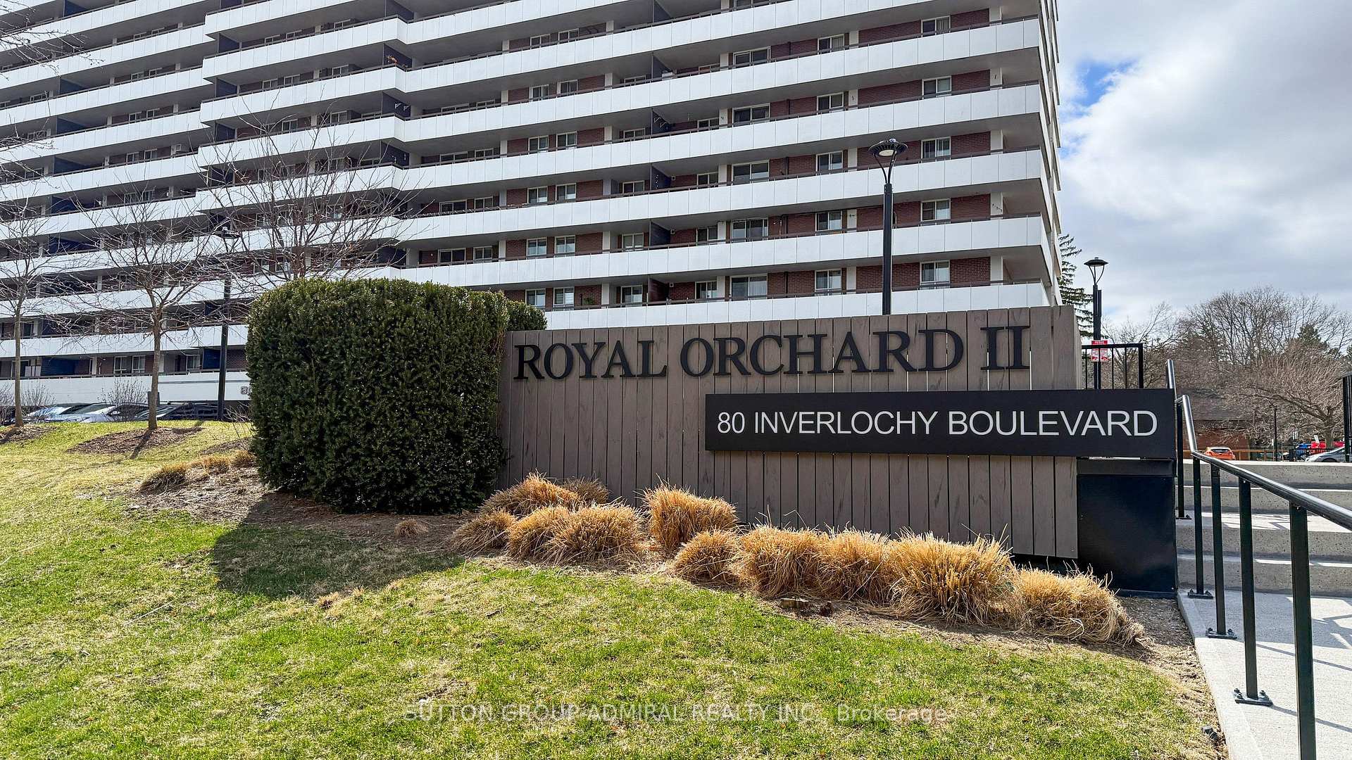 Photo 2 of Unit 1011, 80 Inverlochy Boulevard, Markham, Royal Orchard — HOMEH