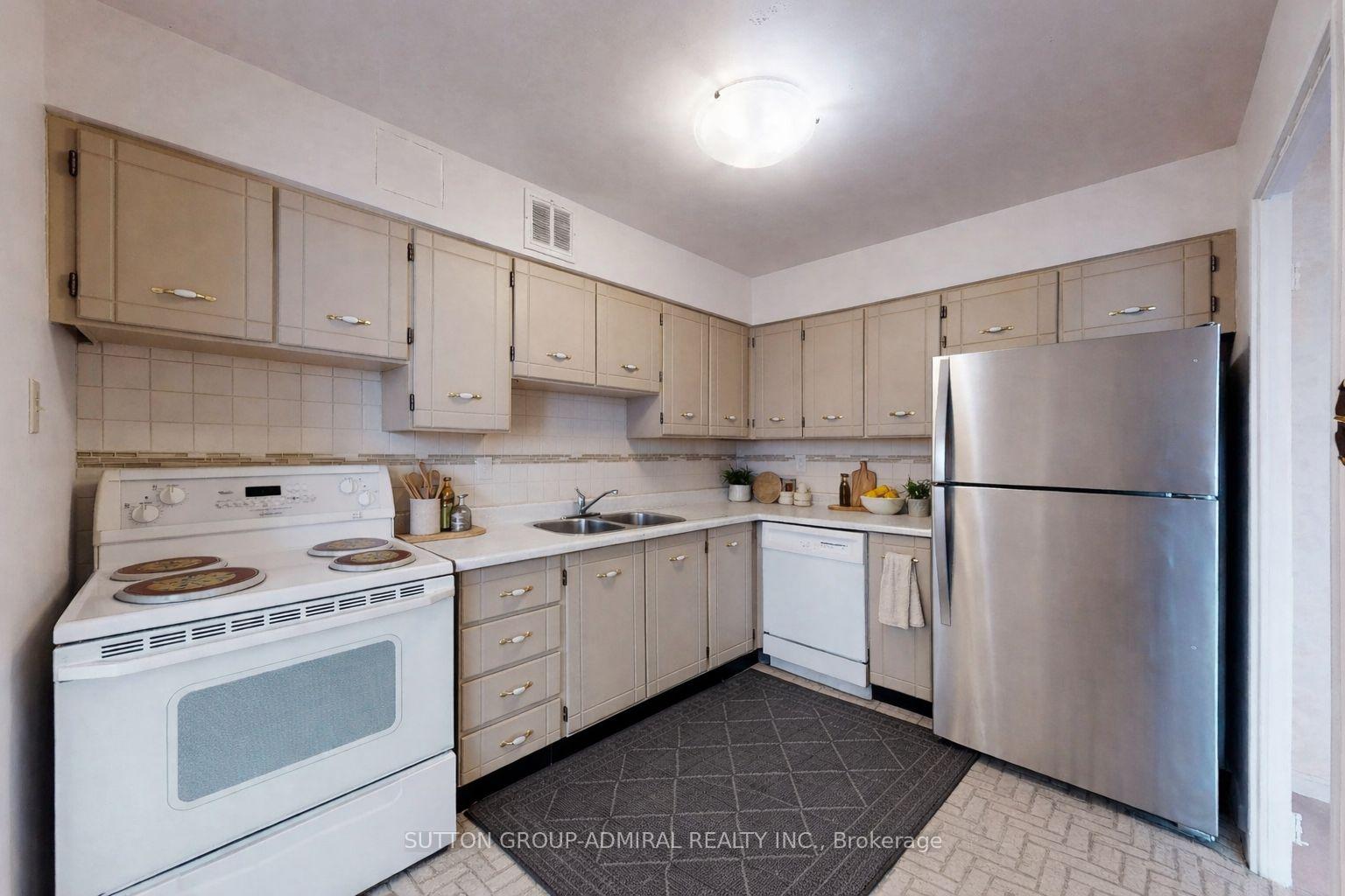 Photo 12 of Unit 1011, 80 Inverlochy Boulevard, Markham, Royal Orchard — HOMEH