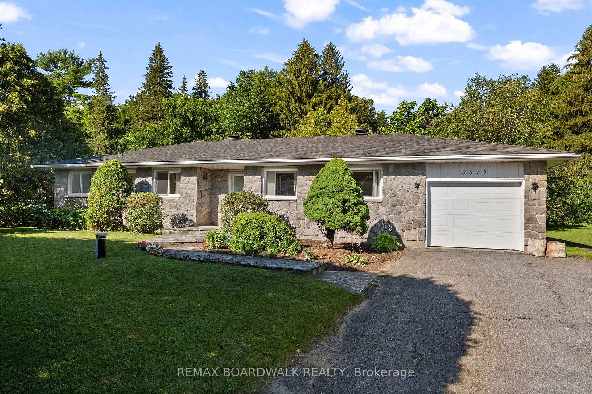 Front of 3572 Woodroffe Avenue