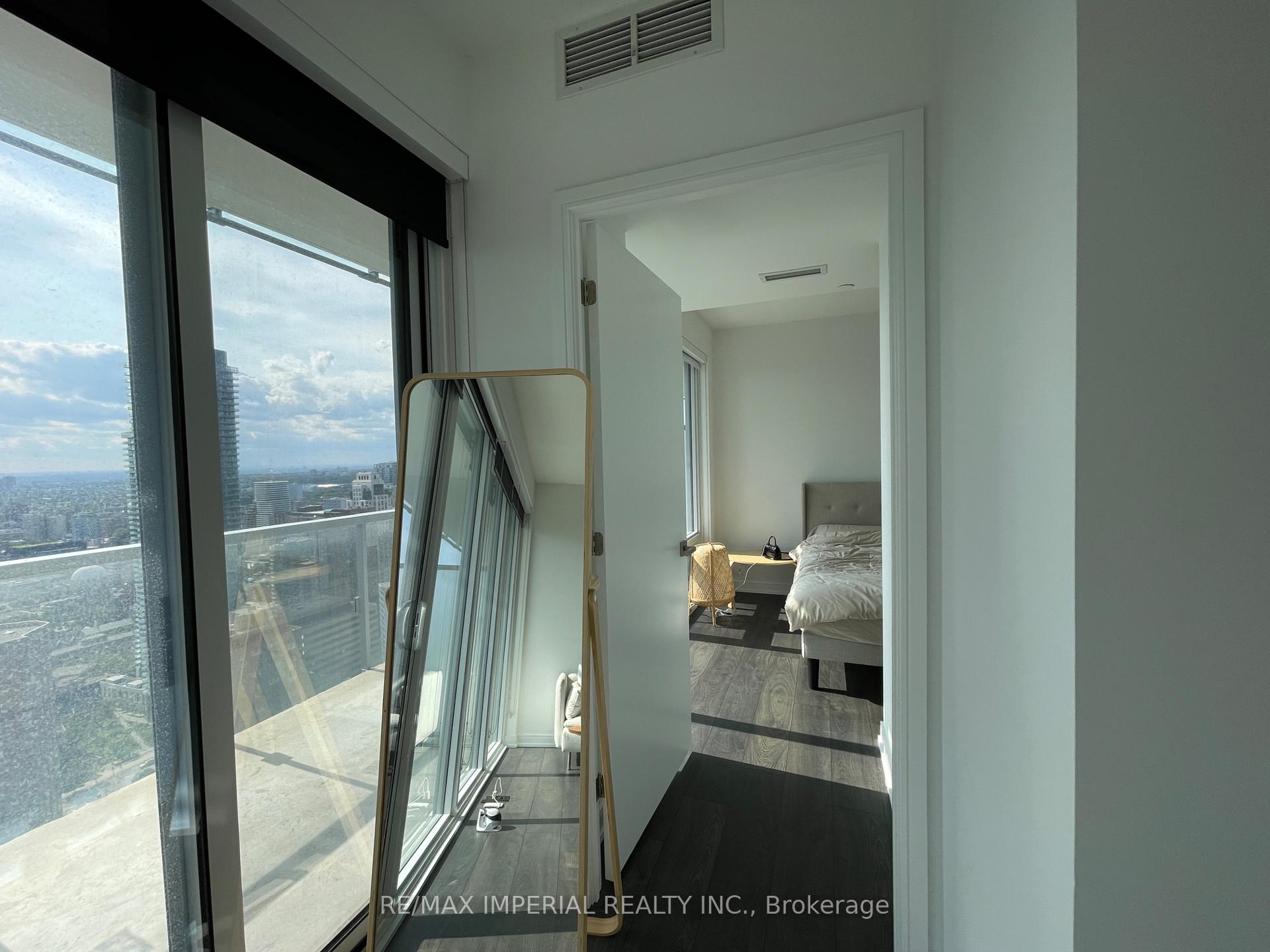Photo 4 of Unit 4706, 3 Gloucester Street, Toronto, Church-Yonge Corridor — HOMEH