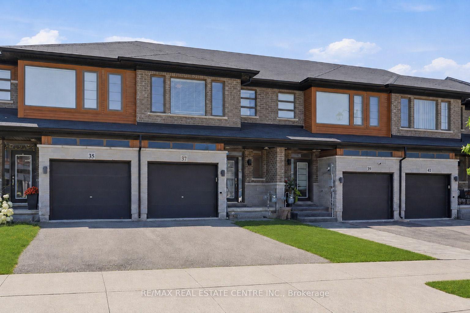 Photo 2 of 37 Greenwich Avenue, Hamilton, Stoney Creek Mountain — HOMEH