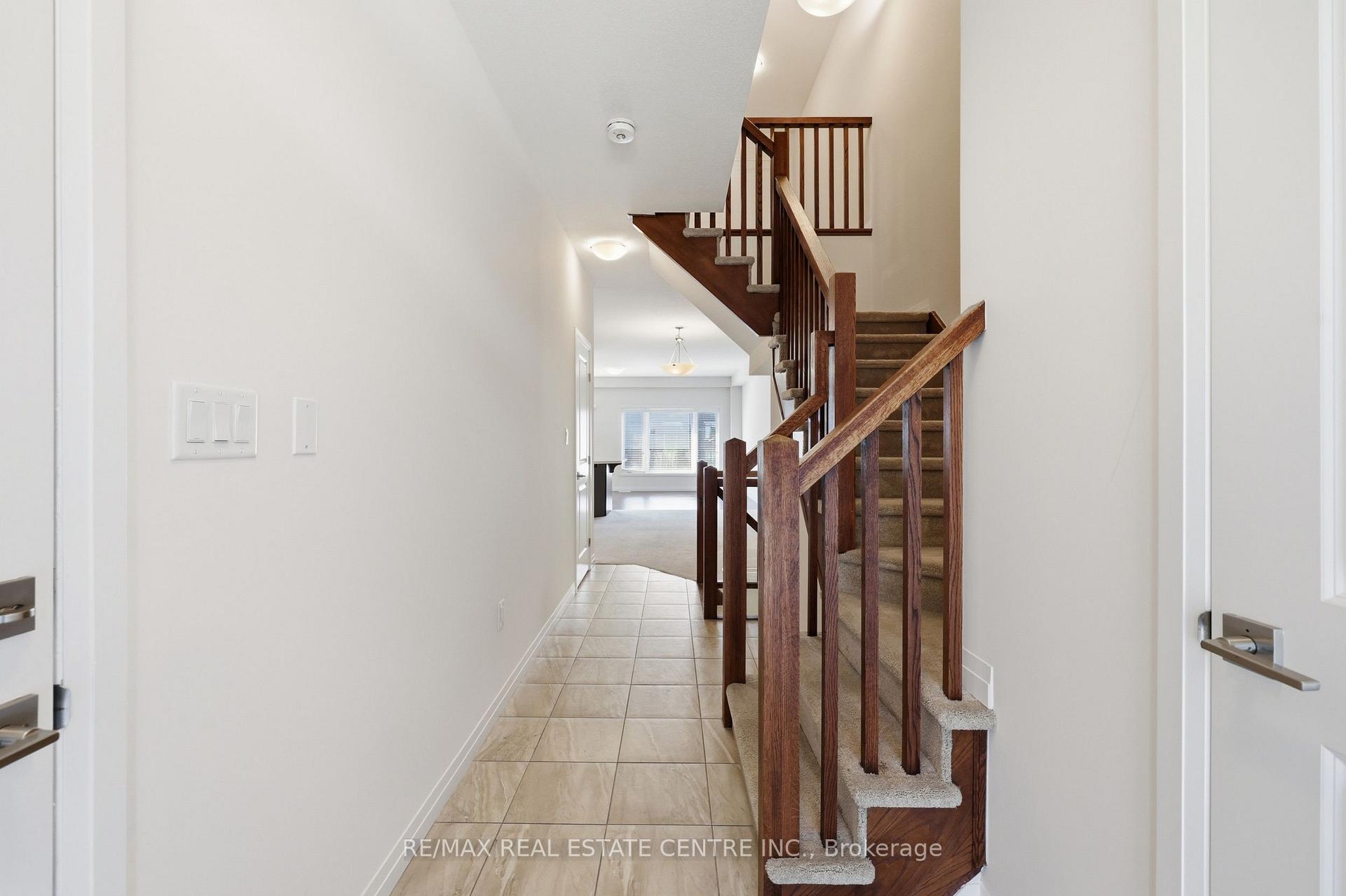 Photo 6 of 37 Greenwich Avenue, Hamilton, Stoney Creek Mountain — HOMEH