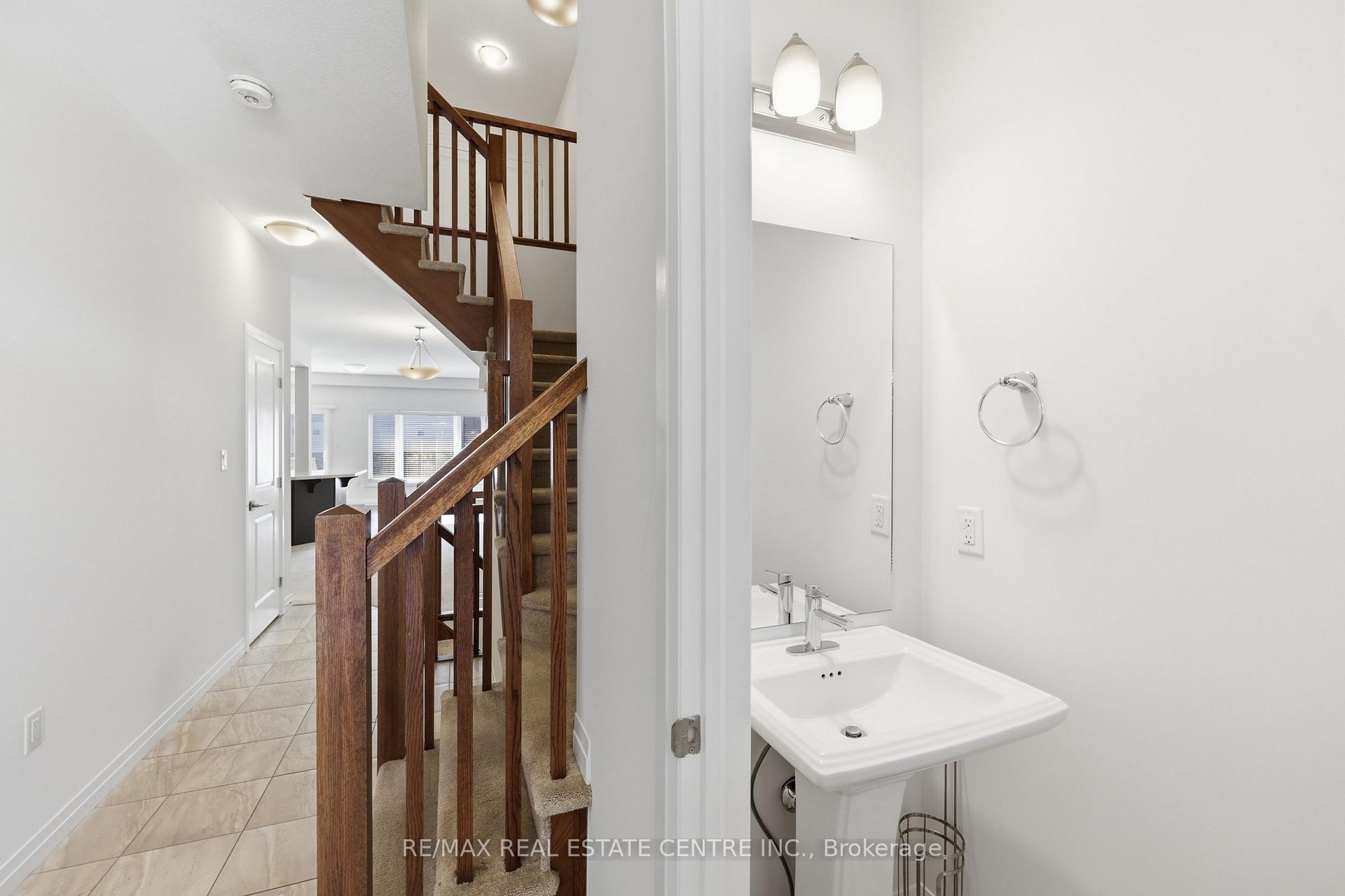 Photo 7 of 37 Greenwich Avenue, Hamilton, Stoney Creek Mountain — HOMEH