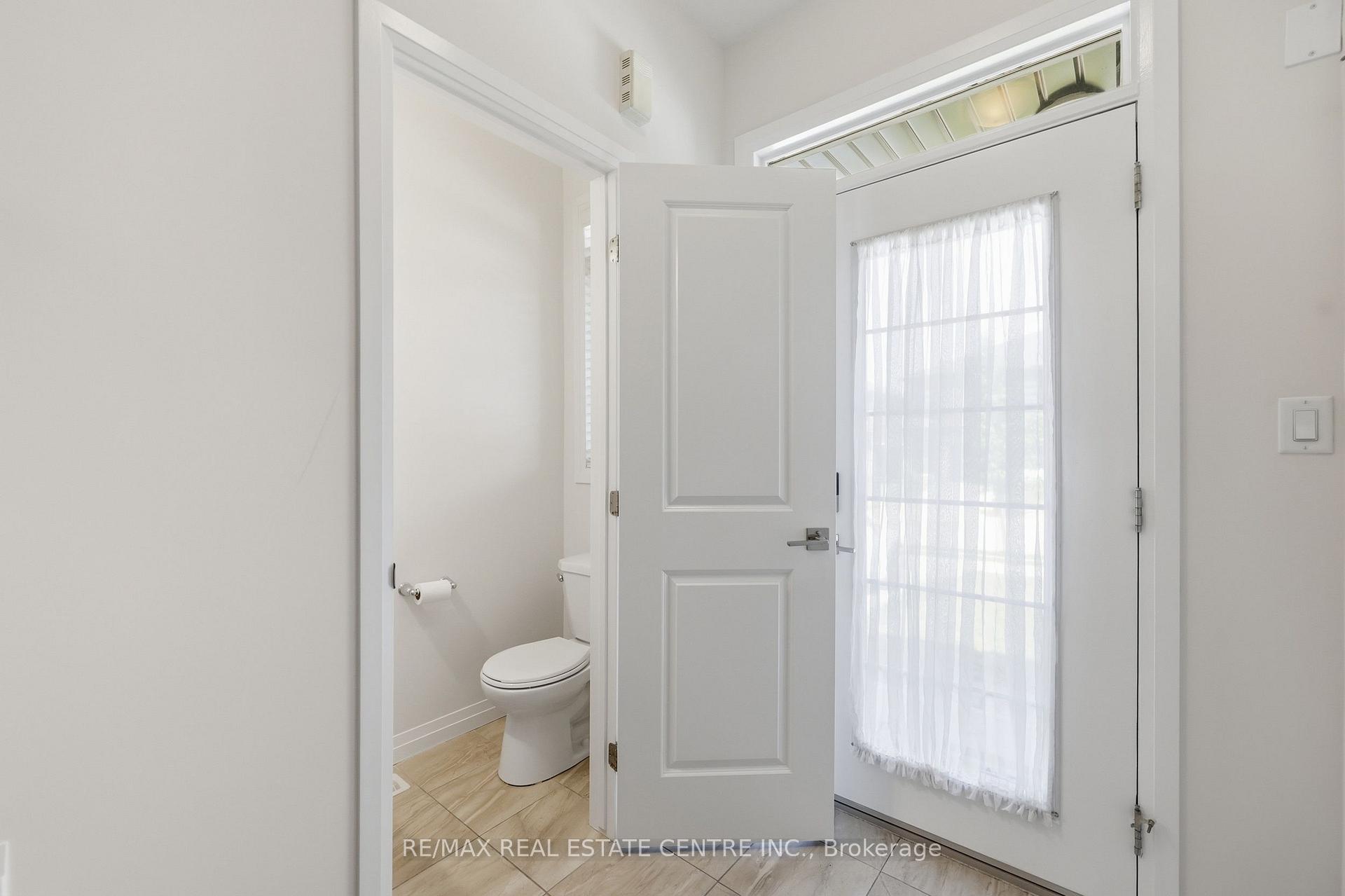 Photo 8 of 37 Greenwich Avenue, Hamilton, Stoney Creek Mountain — HOMEH