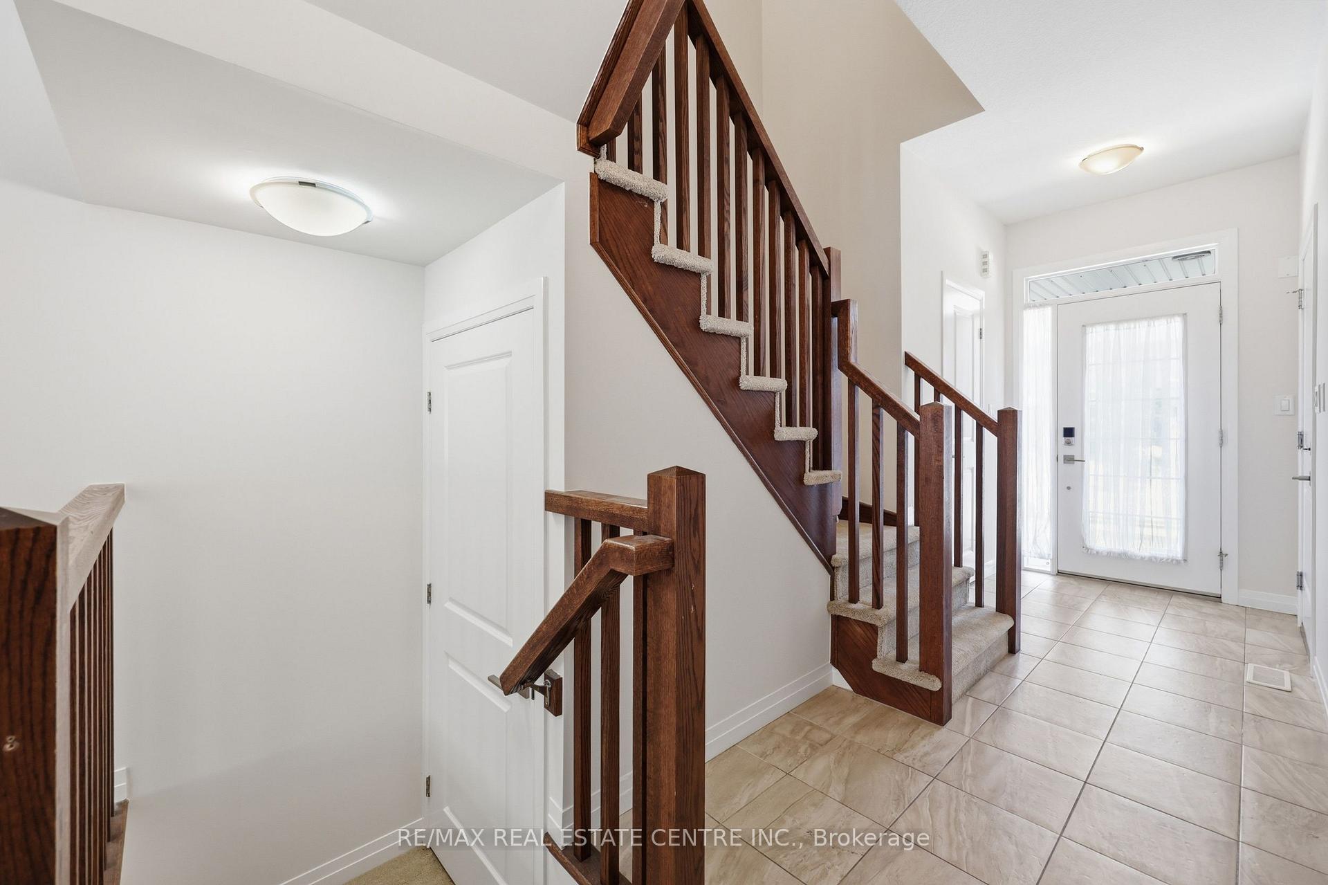Photo 9 of 37 Greenwich Avenue, Hamilton, Stoney Creek Mountain — HOMEH