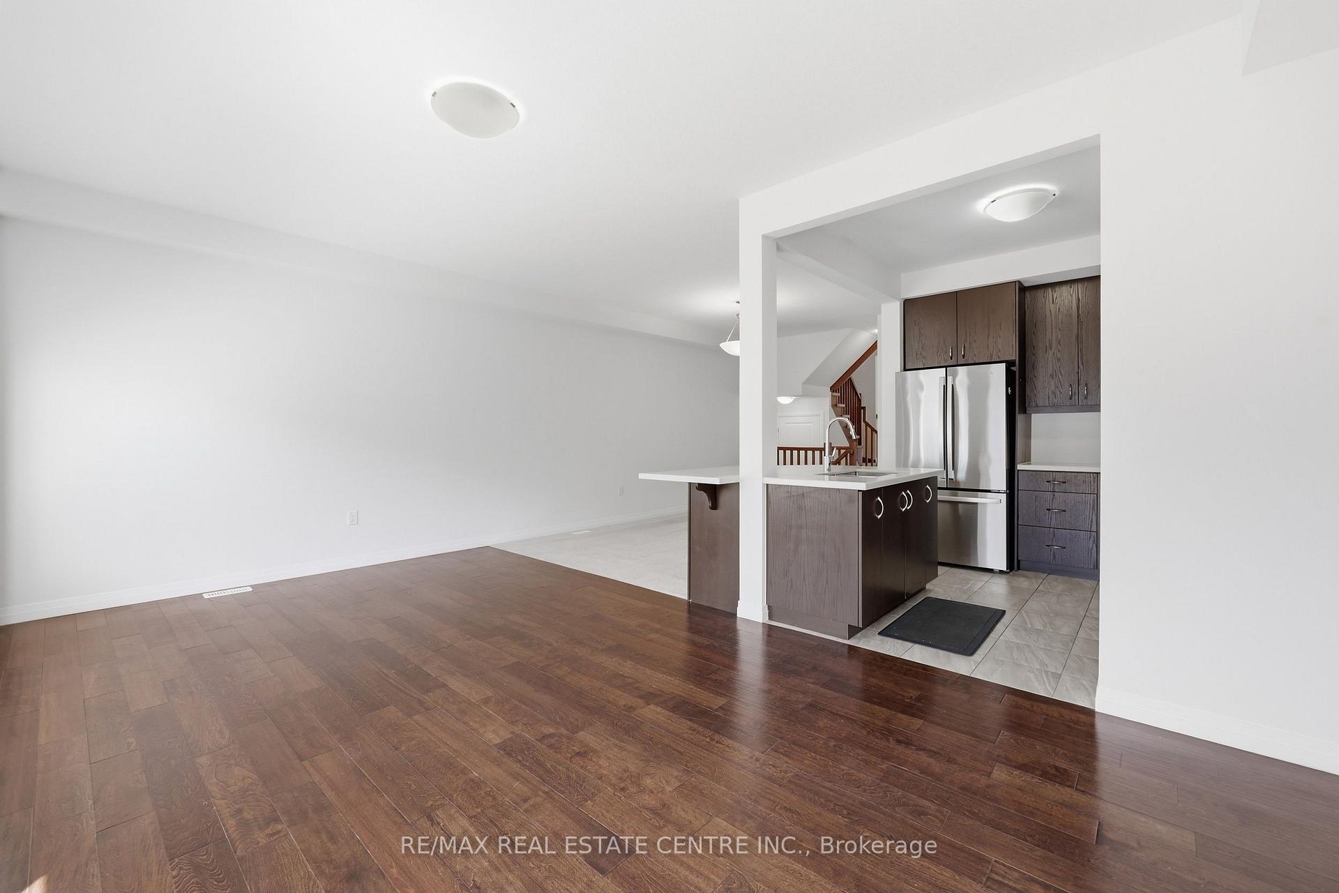 Photo 15 of 37 Greenwich Avenue, Hamilton, Stoney Creek Mountain — HOMEH