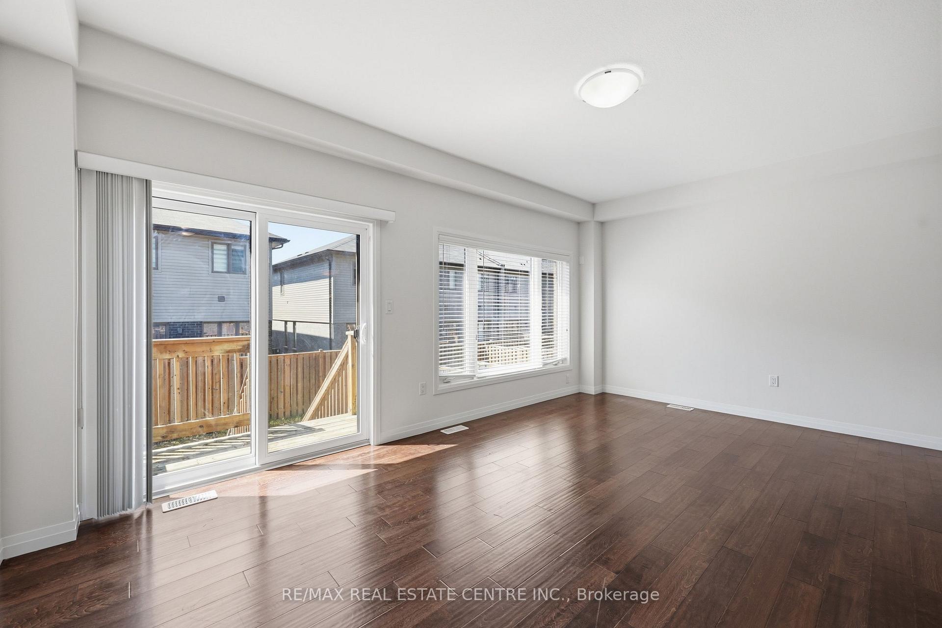 Photo 17 of 37 Greenwich Avenue, Hamilton, Stoney Creek Mountain — HOMEH