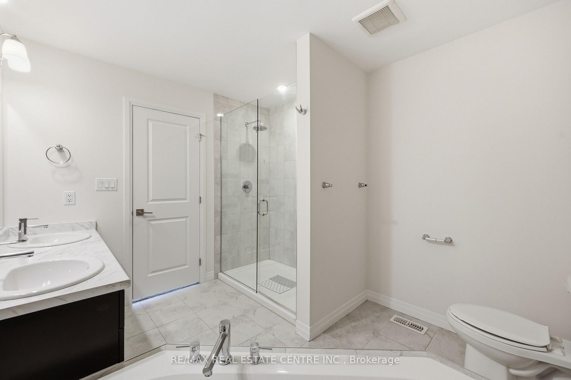 Photo 32 of 37 Greenwich Avenue, Hamilton, Stoney Creek Mountain — HOMEH