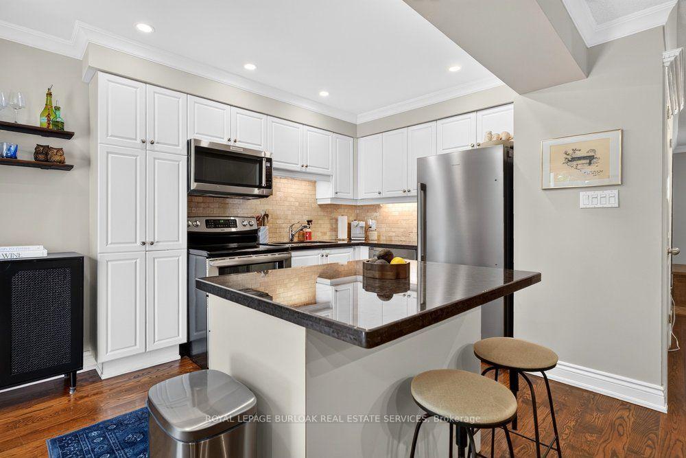 Photo 13 of 2354 Marine Drive, Oakville, Bronte — HOMEH