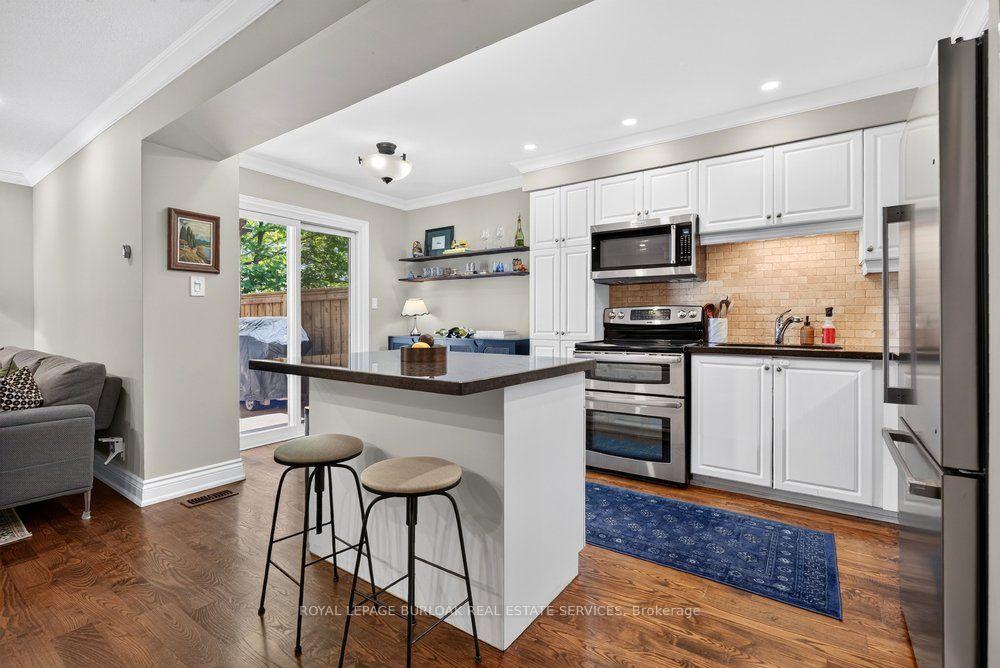 Photo 14 of 2354 Marine Drive, Oakville, Bronte — HOMEH