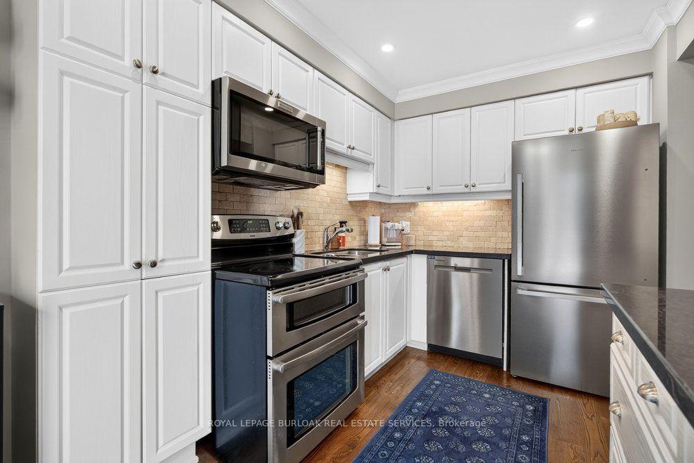 Photo 15 of 2354 Marine Drive, Oakville, Bronte — HOMEH